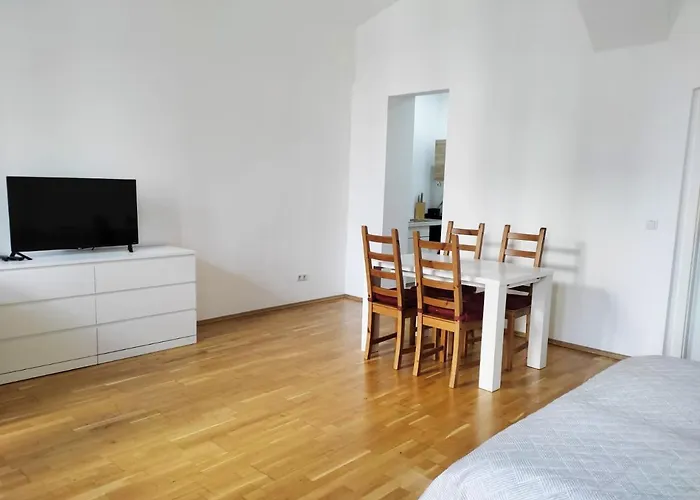 Lovely Modern Historical 1-bedroom Apartmán